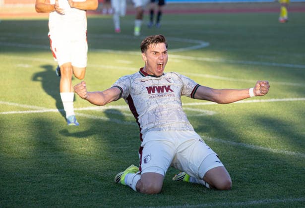David Dreo (FC Augsburg II 9), jubelt nach seinem Tor zum 3:1 Endstand; FC Augsburg U23 - DJK Vilzing, 4. Spieltag, Endstand 3:1; Fußball Regionalliga Bayern, Saison 2026-2027,