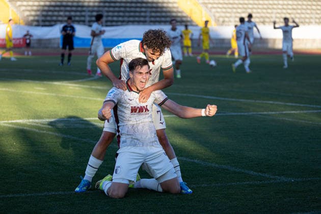 David Dreo (FC Augsburg II 9), jubelt nach seinem Tor zum 3:1 Endstand, mit Kerim Can Yaman (FC Augsburg II 7); FC Augsburg U23 - DJK Vilzing, 4. Spieltag, Endstand 3:1; Fußball Regionalliga Bayern, Saison 2026-2027,
