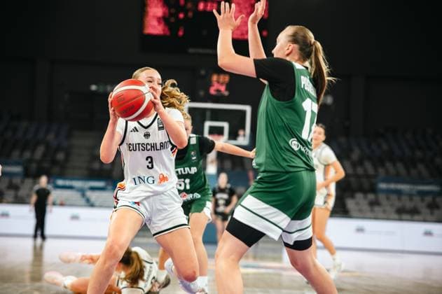 RECORD DATE NOT STATED Matilda Blanarik ( 3; Prototype Cup Germany 2025) kämpft sich mit dem Ball durch die Abwehr von Auguste Pusinskaite ( 17; Lithuania) in der Pitesti Arena. Im Hintergrund ist eine weitere Spielerin Litauens mit der Nummer 51 zu sehen. Matilda Blanarik ( 3; Prototype Cup Germany 2025) im Zweikampf gegen Auguste Pusinskaite ( 17; Lithuania) Copyright: xJoelxKruehlerx