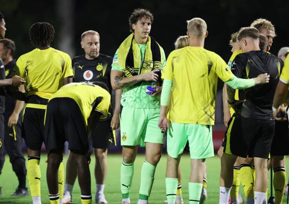 Freitag 14.08.2026, Saison 2026 27, 3. Spieltag der Regionalliga West in der Belkaw Arena Bergisch Gladbach, SV Bergisch Gladbach 09 - BVB 09 Borussia Dortmund II, Jubel nach Abpfiff: Silas Osztrinski (Torwart, BVB II)