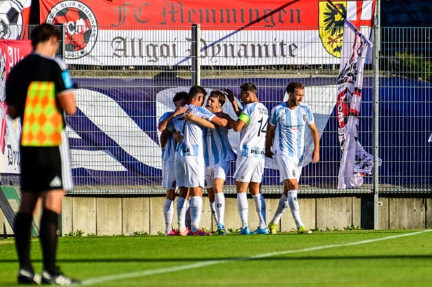 14.08.2026, GER, Fußball, Herren, RL Bayern, FC Memmingen vs TSV 1860 München Münchner Torjubel nach Tor zum 0:1, Florian Niederlechner (München, 7) Memmingen e-con ArenaPark Bayern Deutschland Copyright: xNordphotox xHafnerx