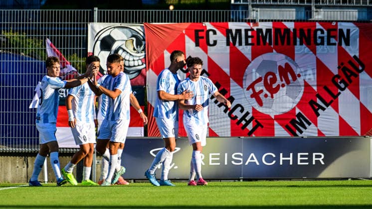 14.08.2026, GER, Fußball, Herren, RL Bayern, FC Memmingen vs TSV 1860 München Münchner Torjubel nach Tor zum 0:1 Memmingen e-con ArenaPark Bayern Deutschland Copyright: xNordphotox xHafnerx