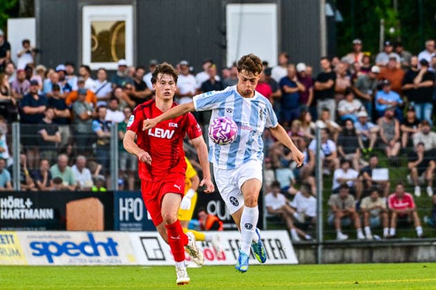 14.08.2026, GER, Fußball, Herren, RL Bayern, FC Memmingen vs TSV 1860 München Timo Schmidt (Memmingen, 4), Emre Erdogan (München, 19) Memmingen e-con ArenaPark Bayern Deutschland Copyright: xNordphotox xHafnerx