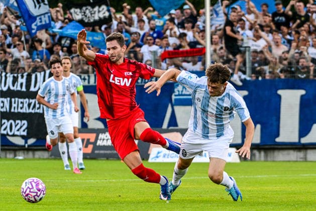 14.08.2026, GER, Fußball, Herren, RL Bayern, FC Memmingen vs TSV 1860 München Fabian Lutz (Memmingen, 8), Emre Erdogan (München, 19) Memmingen e-con ArenaPark Bayern Deutschland Copyright: xNordphotox xHafnerx