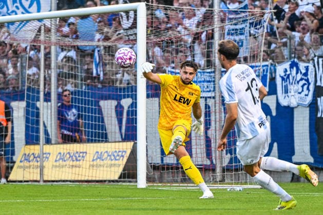 14.08.2026, GER, Fußball, Herren, RL Bayern, FC Memmingen vs TSV 1860 München Domenik Dewein (Memmingen, 22), Michael Eberwein (München, 13) Memmingen e-con ArenaPark Bayern Deutschland Copyright: xNordphotox xHafnerx