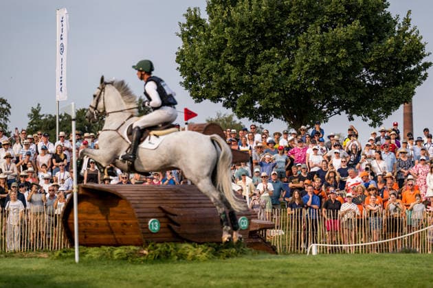 260815 Spectators behind Ian Cassells of Ireland with horse Millridge Atlantis compete in the Eventing Cross-Country during day 5 of the 2026 FEI World Championships on August 15, 2026 in Aachen. Photo: Emma Wallskog BILDBYRAN kod EW EW0685 ridsport equestrian rid-vm 2026 2026 fei world championships bbeng ridsport-vm fälttävlan eventing terrängritt terräng publik Copyright: EMMAxWALLSKOG BB260815EW008