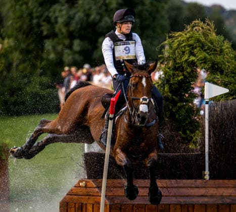 260815 Libussa Lubbecke of Germany with horse Caramia compete in the Eventing Cross-Country during day 5 of the 2026 FEI World Championships on August 15, 2026 in Aachen. Photo: Emma Wallskog BILDBYRAN kod EW EW0685 ridsport equestrian rid-vm 2026 2026 fei world championships bbeng ridsport-vm fälttävlan eventing terrängritt terräng Copyright: EMMAxWALLSKOG BB260815EW012