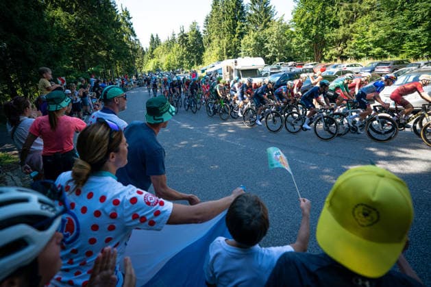 18th Czech Tour - Stage 2 Spectators gather below Jested during the second stage of the Czech Tour 2026, a 155km stage from Mlada Boleslav (Skoda Museum) to Jested (Jestedka Mountain Hut), on August 14, 2026 in Liberec, Czech Republic. JeÅ¡tÄ›d Czech Republic  Copyright: xFilipxBezdÄ›kx originalFilename:bezdek-notitle260814_npKfs