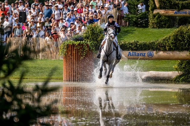 260815 Jonelle Price of New Zealand with horse Senor Crocodillo compete in the Eventing Cross-Country during day 5 of the 2026 FEI World Championships on August 15, 2026 in Aachen. Photo: Emma Wallskog BILDBYRAN kod EW EW0685 ridsport equestrian rid-vm 2026 2026 fei world championships bbeng ridsport-vm fälttävlan eventing terrängritt terräng Copyright: EMMAxWALLSKOG BB260815EW033