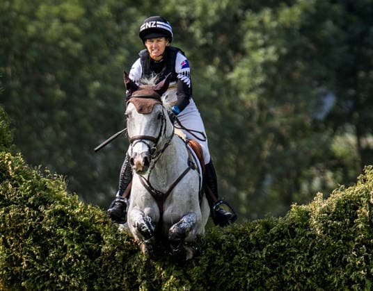 260815 Jonelle Price of New Zealand with horse Senor Crocodillo compete in the Eventing Cross-Country during day 5 of the 2026 FEI World Championships on August 15, 2026 in Aachen. Photo: Emma Wallskog BILDBYRAN kod EW EW0685 ridsport equestrian rid-vm 2026 2026 fei world championships bbeng ridsport-vm fälttävlan eventing terrängritt terräng Copyright: EMMAxWALLSKOG BB260815EW034