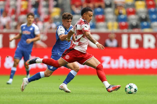 Steven van der Sloot (Fortuna Duesseldorf) und Matthew Moore (TSG Hoffenheim II) im Zweikampf waehrend des Spiels der 3. Liga zwischen Fortuna Duesseldorf und TSG 1899 Hoffenheim II, Merkur Spiel-Arena am 15. August 2026 in Duesseldorf, Deutschland. (Foto von Oliver Kaelke DeFodi Images) +++ Steven van der Sloot (Fortuna Duesseldorf) und Matthew Moore (TSG Hoffenheim II) battle for the ball during the 3. Liga match between Fortuna Duesseldorf and TSG 1899 Hoffenheim II at Merkur Spiel-Arena on August 15, 2026 in Dusseldorf, Germany. (Photo by Oliver Kaelke DeFodi Images) DFB DFL REGULATIONS PROHIBIT ANY USE OF PHOTOGRAPHS AS IMAGE SEQUENCES AND OR QUASI-VIDEO. (Photo by Oliver Kaelke DeFodi Images) -