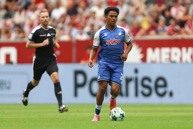 Tiago Poller (TSG Hoffenheim II) in Aktion, am Ball, Einzelaktion waehrend des Spiels der 3. Liga zwischen Fortuna Duesseldorf und TSG 1899 Hoffenheim II, Merkur Spiel-Arena am 15. August 2026 in Duesseldorf, Deutschland. (Foto von Oliver Kaelke DeFodi Images) +++ Tiago Poller (TSG Hoffenheim II) controls the ball during the 3. Liga match between Fortuna Duesseldorf and TSG 1899 Hoffenheim II at Merkur Spiel-Arena on August 15, 2026 in Dusseldorf, Germany. (Photo by Oliver Kaelke DeFodi Images) DFB DFL REGULATIONS PROHIBIT ANY USE OF PHOTOGRAPHS AS IMAGE SEQUENCES AND OR QUASI-VIDEO. (Photo by Oliver Kaelke DeFodi Images) -