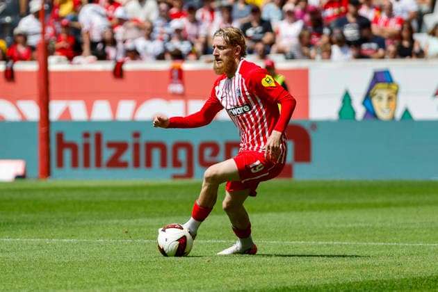 Niklas Beste (SC Freiburg, 19) am Ball , Deutschland, Fussball, Testspiel, 2026 2027, SC Freiburg vs. Crystal Palace, 15.08.2026, Freiburg im Breisgau Europa-Park Stadion Deutschland Copyright: xGrantxHubbsx