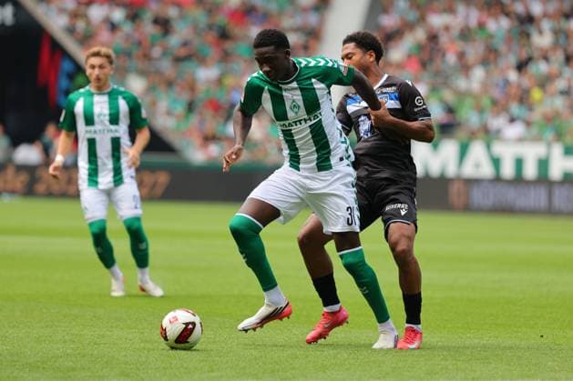 15.08.26, GER, Fussball, 1.FBL Männer, Freundschaftsspiel, Tach der Fans 2026, Saison2026 2027, Weserstadion, SV Werder Bremen vs.AJ Auxerre Karim Coulibaly (SV Werder Bremen 31) im Zweikampf gegen Danny Namaso (AJ Auxerre 19) Foto nordphoto GmbH Tauchnitz DFB REGULATIONS PROHIBIT ANY USE OF PHOTOGRAPHS AS IMAGE SEQUENCES AND OR QUASI-VIDEO. Bremen Weserstadion Bremen Germany Copyright: xnordphotoxGmbHx xTauchnitzx