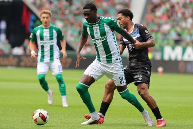 15.08.26, GER, Fussball, 1.FBL Männer, Freundschaftsspiel, Tach der Fans 2026, Saison2026 2027, Weserstadion, SV Werder Bremen vs.AJ Auxerre Karim Coulibaly (SV Werder Bremen 31) im Zweikampf gegen Danny Namaso (AJ Auxerre 19) Foto nordphoto GmbH Tauchnitz DFB REGULATIONS PROHIBIT ANY USE OF PHOTOGRAPHS AS IMAGE SEQUENCES AND OR QUASI-VIDEO. Bremen Weserstadion Bremen Germany Copyright: xnordphotoxGmbHx xTauchnitzx