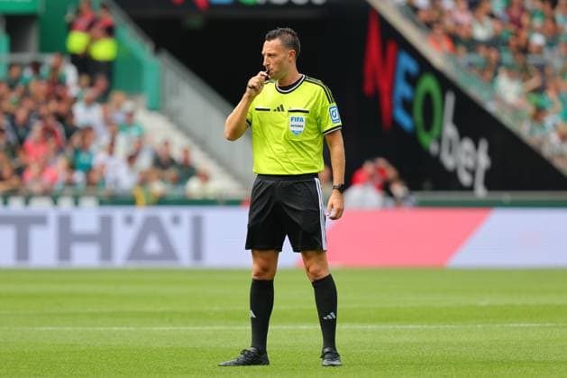 15.08.26, GER, Fussball, 1.FBL Männer, Freundschaftsspiel, Tach der Fans 2026, Saison2026 2027, Weserstadion, SV Werder Bremen vs.AJ Auxerre Einzelaktion Aktion Ganze Figur Einzeln Freisteller Schiedsrichter Sven Jablonski Foto nordphoto GmbH Tauchnitz DFB REGULATIONS PROHIBIT ANY USE OF PHOTOGRAPHS AS IMAGE SEQUENCES AND OR QUASI-VIDEO. Bremen Weserstadion Bremen Germany Copyright: xnordphotoxGmbHx xTauchnitzx