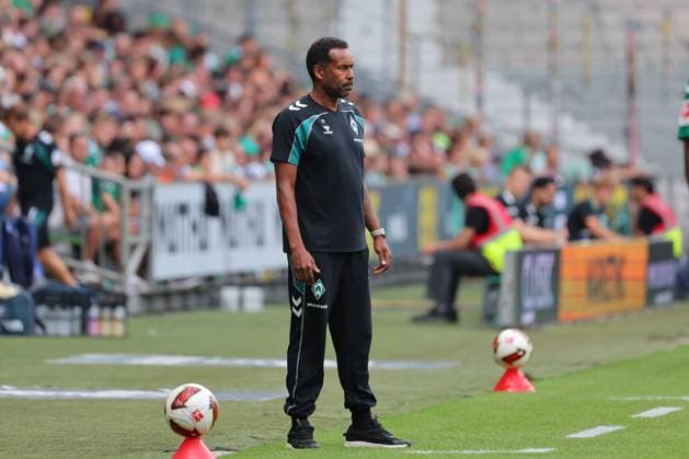 15.08.26, GER, Fussball, 1.FBL Männer, Freundschaftsspiel, Tach der Fans 2026, Saison2026 2027, Weserstadion, SV Werder Bremen vs.AJ Auxerre Coachingzone Seitenlinie Trainerbereich Technische Zone. Trainer Daniel Thioune (SV Werder Bremen) Foto nordphoto GmbH Tauchnitz DFB REGULATIONS PROHIBIT ANY USE OF PHOTOGRAPHS AS IMAGE SEQUENCES AND OR QUASI-VIDEO. Bremen Weserstadion Bremen Germany Copyright: xnordphotoxGmbHx xTauchnitzx