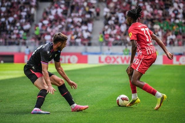 Testspiel: SC Freiburg vs Crystal Palace, 15.08.2026 Zweikampf zwischen Oscar Mingueza (Crystal Palace, 30) und Jordy Makengo (SC Freiburg, 33) Testspiel: SC Freiburg vs Crystal Palace, Europa-Park-Stadion, 15.08.2026 DFB DFL REGULATIONS PROHIBIT ANY USE OF PHOTOGRAPHS AS IMAGE SEQUENCES AND OR QUASI-VIDEO. Copyright: xBEAUTIFULxSPORTS Boscox