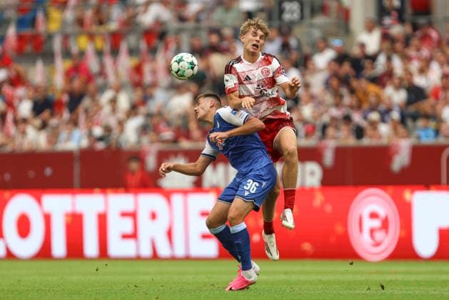 Jakov Dedic (TSG Hoffenheim II) und Elias Arden (Fortuna Duesseldorf) im Zweikampf waehrend des Spiels der 3. Liga zwischen Fortuna Duesseldorf und TSG 1899 Hoffenheim II, Merkur Spiel-Arena am 15. August 2026 in Duesseldorf, Deutschland. (Foto von Oliver Kaelke DeFodi Images) +++ Jakov Dedic (TSG Hoffenheim II) und Elias Arden (Fortuna Duesseldorf) battle for the ball during the 3. Liga match between Fortuna Duesseldorf and TSG 1899 Hoffenheim II at Merkur Spiel-Arena on August 15, 2026 in Dusseldorf, Germany. (Photo by Oliver Kaelke DeFodi Images) DFB DFL REGULATIONS PROHIBIT ANY USE OF PHOTOGRAPHS AS IMAGE SEQUENCES AND OR QUASI-VIDEO. (Photo by Oliver Kaelke DeFodi Images) -