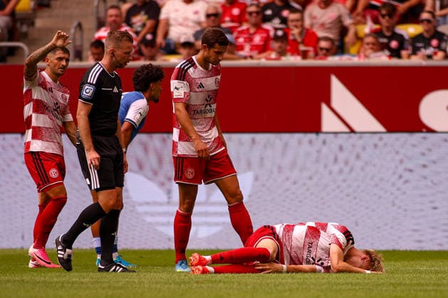 15.08.2026, GER, Fussball, Herren, 3. Liga , Saison 2026 2027, Fortuna Düsseldorf - TSG Hoffenheim II Felix Meiser (F95) liegt verletzt am Boden Copyright: xSvenxHanischx