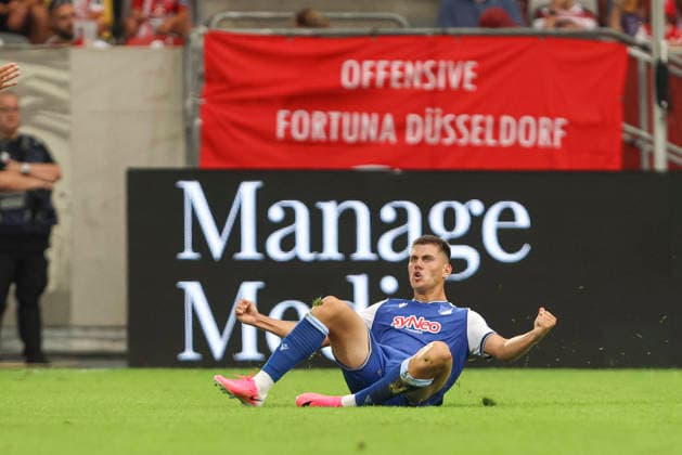 Jakov Dedic (TSG Hoffenheim II) Torjubel, jubelt nach seinem Treffer zum 0:2 waehrend des Spiels der 3. Liga zwischen Fortuna Duesseldorf und TSG 1899 Hoffenheim II, Merkur Spiel-Arena am 15. August 2026 in Duesseldorf, Deutschland. (Foto von Oliver Kaelke DeFodi Images) +++ Jakov Dedic (TSG Hoffenheim II) celebrates after scoring his team s second goal during the 3. Liga match between Fortuna Duesseldorf and TSG 1899 Hoffenheim II at Merkur Spiel-Arena on August 15, 2026 in Dusseldorf, Germany. (Photo by Oliver Kaelke DeFodi Images) DFB DFL REGULATIONS PROHIBIT ANY USE OF PHOTOGRAPHS AS IMAGE SEQUENCES AND OR QUASI-VIDEO. (Photo by Oliver Kaelke DeFodi Images) -