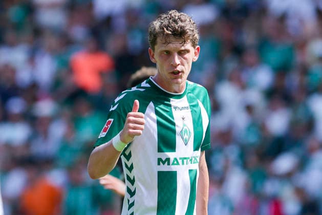 Jens Stage (Werder Bremen) jubelt waehrend des Freundschaftsspiels zwischen Werder Bremen und AJ Auxerre im Weserstadion am 15. August 2026 in Bremen, Deutschland. (Foto von Marco Steinbrenner DeFodi Images) +++ Jens Stage (Werder Bremen) cheers during the Friendly match between Werder Bremen and AJ Auxerre at Weserstadion on August 15, 2026 in Bremen, Germany. (Photo by Marco Steinbrenner DeFodi Images) (Photo by Marco Steinbrenner DeFodi Images) -