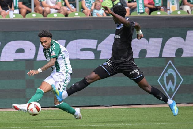 Flanke von Justin Njinmah (SV Werder Bremen 11), SV Werder Bremen - AJ Auxerre, Fussball, Bundesliga, Testspiel, 15.8.2026 DFB regulations prohibit any use of photographs as image sequences and or quasi-video Bremen Bremen Deutschland