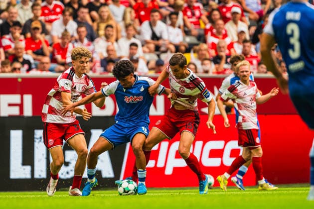 Elias Arden (Fortuna Düsseldorf, 38) im Zweikampf mit Yasin Zor (TSG Hoffenheim II, 10) und Jomaine Consbruch (Fortuna Düsseldorf, 14) kommt zur Hilfe Fortuna Duesseldorf vs. TSG Hoffenheim II, Fussball, 3.Liga, 02.Spieltag, Saison 2026 27, 15.08.2026, DFL REGULATIONS PROHIBIT ANY USE OF PHOTOGRAPHS AS IMAGE SEQUENCES AND OR QUASI-VIDEO, Fortuna Duesseldorf vs. TSG Hoffenheim II, Fussball, 3.Liga, 2.Spieltag, Saison 2026 27, 15.08.2026 Düsseldorf Copyright: xEibner-Pressefoto LukasxBaldygax EP_LBA