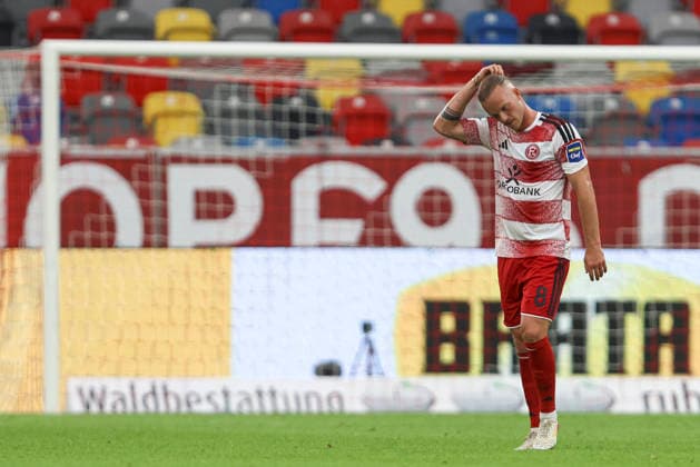 Jorrit Hendrix (Fortuna Duesseldorf) ist enttaeuscht waehrend des Spiels der 3. Liga zwischen Fortuna Duesseldorf und TSG 1899 Hoffenheim II, Merkur Spiel-Arena am 15. August 2026 in Duesseldorf, Deutschland. (Foto von Oliver Kaelke DeFodi Images) +++ Jorrit Hendrix (Fortuna Duesseldorf) looks dejected during the 3. Liga match between Fortuna Duesseldorf and TSG 1899 Hoffenheim II at Merkur Spiel-Arena on August 15, 2026 in Dusseldorf, Germany. (Photo by Oliver Kaelke DeFodi Images) DFB DFL REGULATIONS PROHIBIT ANY USE OF PHOTOGRAPHS AS IMAGE SEQUENCES AND OR QUASI-VIDEO. (Photo by Oliver Kaelke DeFodi Images) -