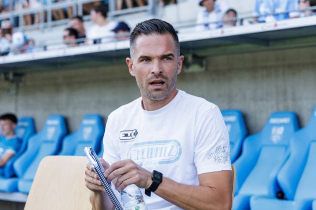 15.08.2026, GER, Regionalliga Nord-Ost, 3. Spieltag, Saison 2026 2027), Chemnitz, Chemnitzer FC - FC Erzgebirge Aue Benjamin Duda (Coach Chemnitzer FC) Chemnitz eins-Stadion - An der Gellertstraße Sachsen Deutschland Copyright: xnordphotoxGmbHx xTrienitzx
