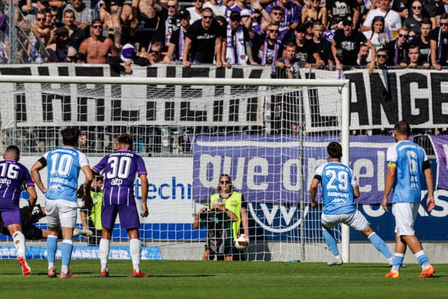15.08.2026, GER, Regionalliga Nord-Ost, 3. Spieltag, Saison 2026 2027), Chemnitz, Chemnitzer FC - FC Erzgebirge Aue Tom Baumgart (Chemnitzer FC 29) verwandelt den Elfmeter zum 1:0 Chemnitz eins-Stadion - An der Gellertstraße Sachsen Deutschland Copyright: xnordphotoxGmbHx xTrienitzx