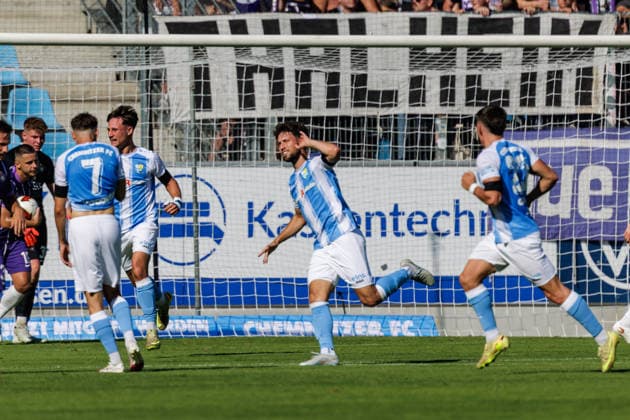 15.08.2026, GER, Regionalliga Nord-Ost, 3. Spieltag, Saison 2026 2027), Chemnitz, Chemnitzer FC - FC Erzgebirge Aue Tom Baumgart (Chemnitzer FC 29) jubelt nach dem 2:0 Chemnitz eins-Stadion - An der Gellertstraße Sachsen Deutschland Copyright: xnordphotoxGmbHx xTrienitzx