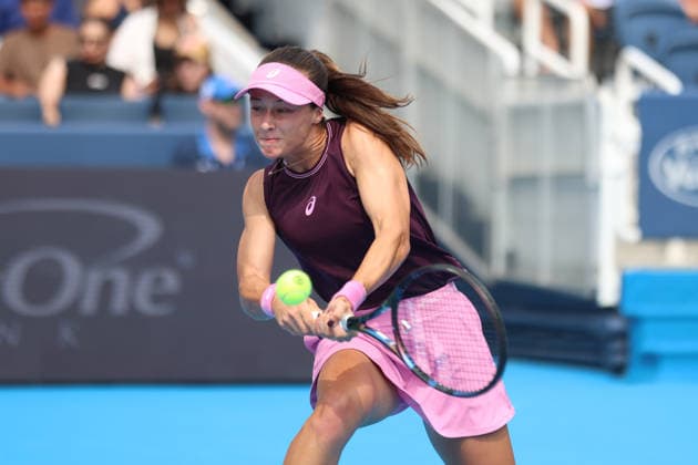MASON, OHIO - AUGUST 15: Zeynep Sonmez of Turkey hits a backhand during day five of the Cincinnati Open at the Lindner Family Tennis Center on August 15, 2026 in Mason, Ohio. Copyright: xShainaxBenhiyoun SPPx Sportspressphoto_SPR207102