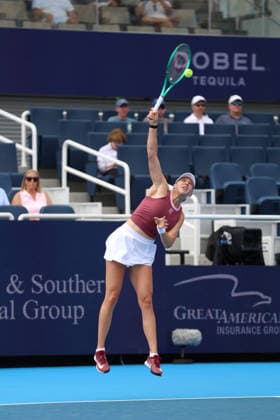 MASON, OHIO - AUGUST 15: Amanda Anisimova of United States serves the ball during day five of the Cincinnati Open at the Lindner Family Tennis Center on August 15, 2026 in Mason, Ohio. Copyright: xShainaxBenhiyoun SPPx Sportspressphoto_SPR207107