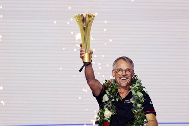 Thomas Laudenbach (GER) leider Porsche Motorsport mit dem Teampokal auf dem Podium, Rennen 1, FIA Formel E Weltmeisterschaft, Saison 12, London E- Prix, 15.08.2026, Excel Exibition Centre, Porschesieg