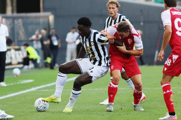 Udinese s James abankwah fights for the ball with Padova s Pietro fusi during the Coppa Italia between Udinese and Padova at the Bluenergy Stadium in Udine, north east Italy - Saturday, August 15,2026 - soccer  Copyright: xAndreaxBressanutti LaPressex