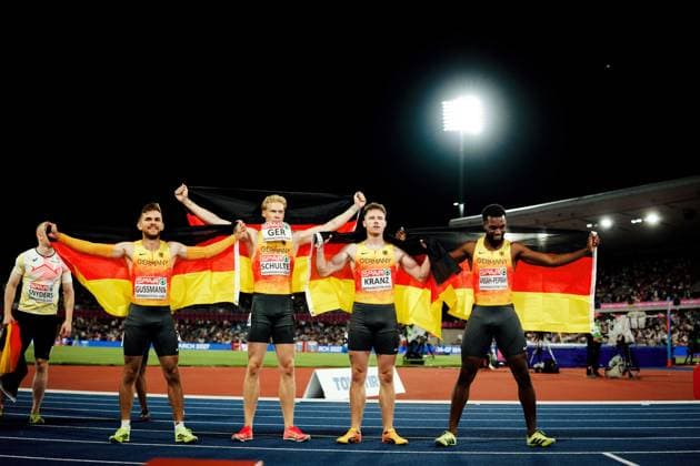 European Athletics Championships; Birmingham, 15.08.2026 Die deutschen Staffelläufer Lucas Ansah-Peprah, Kevin Kranz, Marvin Schulte und Heiko Gussmann feiern mit ihrer Nationalflagge auf der Bahn im Alexander Stadium in Birmingham während der Europameisterschaften im Leichtathletik am 10. August 2026. Copyright: xBEAUTIFULxSPORTS Flatemerschx