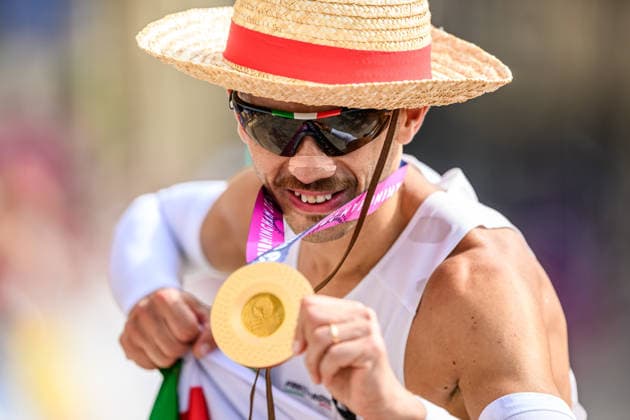 260815 Massimo Stano of Italy celebrates first place with his gold medal after competing in men s marathon race walk during day 6 of the 2026 European Athletics Championships on August 15, 2026 in Birmingham. Photo: Maxim Thore BILDBYRAN kod MT MT1071 friidrott athletics friidrett friidrotts-em em friidretts-em 2026 european athletics championships day 6 bbeng kappgang race walk gang guld gold Copyright: MAXIMxTHORE BB260815MT071