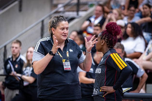 Basketball Ludwigsburg 15.08.2026 DBB Frauen Nationalmannschaft 2026 Testspiel Deutschland (GER) vs Spanien (ESP) Julie Barennes (Assistenztrainerin Deutschland) Alexis Peterson-Smalls (Deutschland, No.01) Peterson re.
