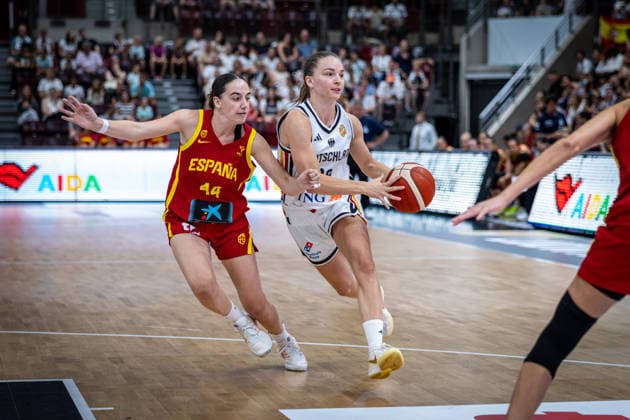 Basketball Ludwigsburg 15.08.2026 DBB Frauen Nationalmannschaft 2026 Testspiel Deutschland (GER) vs Spanien (ESP) Britta Daub (Deutschland, No.19) Iyana Martin Carrion (Spanien, No.15)