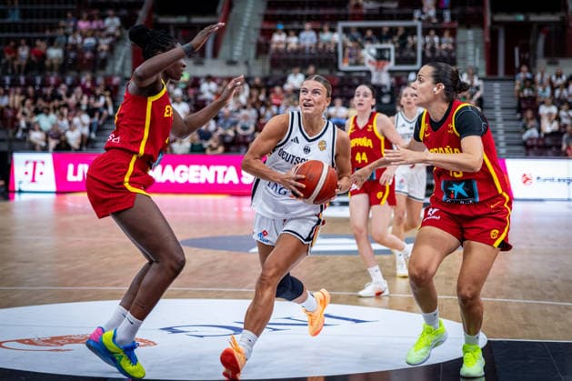 Basketball Ludwigsburg 15.08.2026 DBB Frauen Nationalmannschaft 2026 Testspiel Deutschland (GER) vs Spanien (ESP) Alexandra Wilke (Deutschland, No.03) Andrea Vilaro (Spanien, No.13) Lola Pendande (Spanien, No.21)
