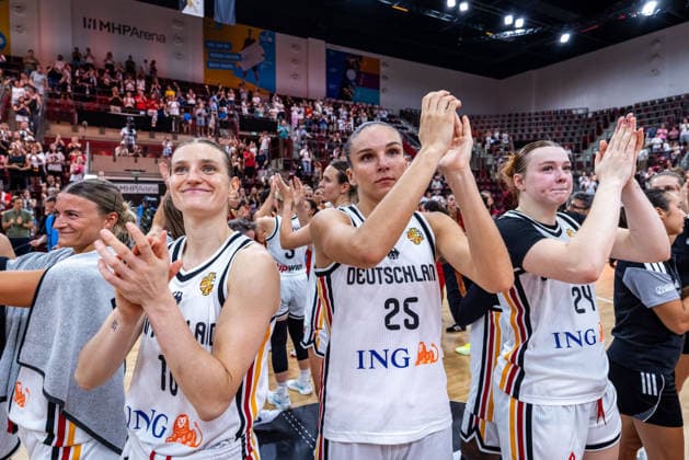 Basketball Ludwigsburg 15.08.2026 DBB Frauen Nationalmannschaft 2026 Testspiel Deutschland (GER) vs Spanien (ESP) Team Deutschland Alina Hartmann (Deutschland, No.16) Clara Bielefeld (Deutschland, No.25) Lina Sontag (Deutschland, No.24) und andere