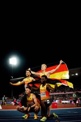 European Athletics Championships; Birmingham, 15.08.2026 Die deutschen Staffelläufer Marvin Schulte, Lucas Ansah-Peprah, Kevin Kranz und Heiko Gussmann feiern mit ihrer Nationalflagge bei den Europameisterschaften im Leichtathletik im Alexander Stadium in Birmingham am 10. August 2026. Copyright: xBEAUTIFULxSPORTS Flatemerschx