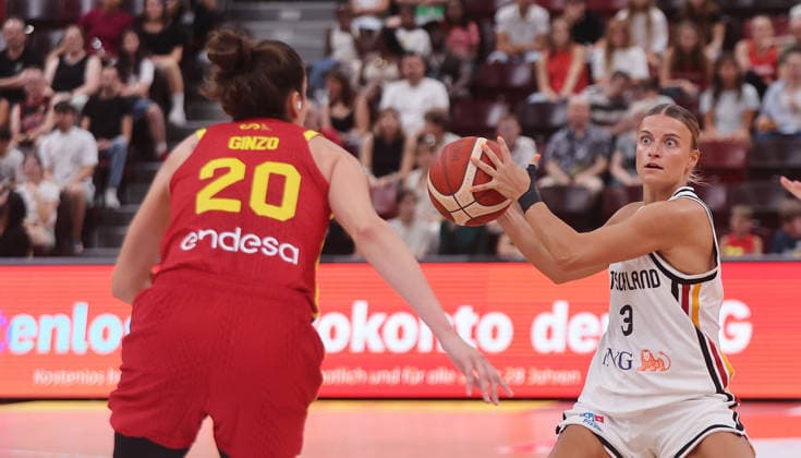 Ludwigsburg , Basketball Länderspiel Frauen , Deutschland vs. Spanien , rechts: Alexandra Welke ( GER )