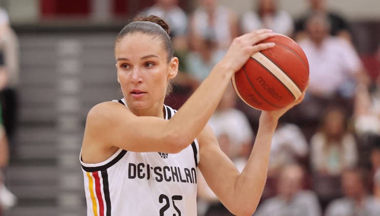 Ludwigsburg , Basketball Länderspiel Frauen , Deutschland vs. Spanien , Clara Bielefeld ( GER )