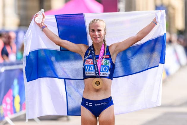 Sport Bilder des Tages 260816 Alisa Vainio of Finland celebrates after women™s marathon during day 7 of the 2026 European Athletics Championships on August 16, 2026 in Birmingham. Photo: Mathias Bergeld BILDBYRAN kod MB MT1072 friidrott athletics friidrett friidrotts-em em friidretts-em 2026 european athletics championships 7 bbeng maraton marathon jubel Copyright: MATHIASxBERGELD BB260816MB054