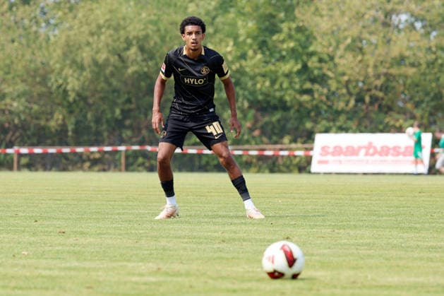 16.08.2026, xrekx, Fussball Testspiel, SV Auersmacher - SV Elversberg v.l. Francis Onyeka (SV Elversberg) (DFL DFB REGULATIONS PROHIBIT ANY USE OF PHOTOGRAPHS as IMAGE SEQUENCES and or QUASI-VIDEO) Auersmacher