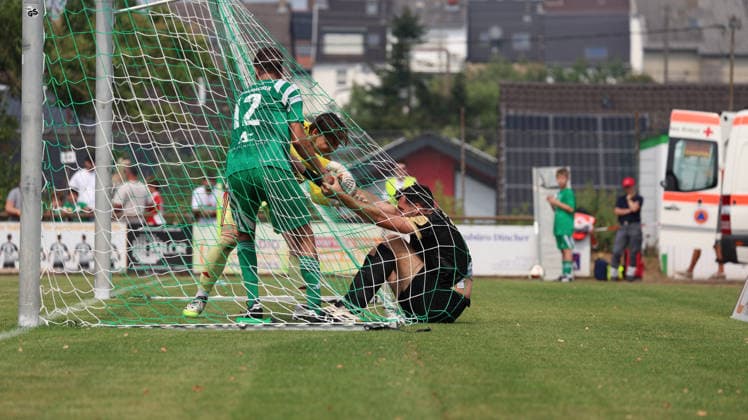 16.08.2026, xrekx, Fussball Testspiel, SV Auersmacher - SV Elversberg v.l. Luca Pfeiffer (SV Elversberg) erzielt das Tor, Treffer, scores the goal zum 0:4 (DFL DFB REGULATIONS PROHIBIT ANY USE OF PHOTOGRAPHS as IMAGE SEQUENCES and or QUASI-VIDEO) Auersmacher