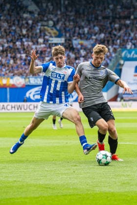 Rostock, Deutschland 16. August 2026: 3. Liga - 2026 2027 - Sp. 2 - FC Hansa Rostock gegen SV Waldhof Mannheim Im Bild: v. li. im Zweikampf Bernie Lennemann (Hansa Rostock) und Moritz Polte (Waldhof Mannheim) Copyright: xFotostandx xVoelkerx