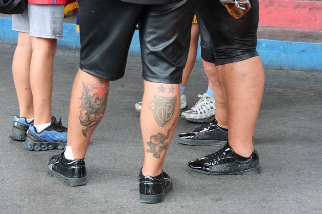 16.08.2026 Schweiz Basel St.Jakob-Park Fssball Herren Saison 2026-2027 Testspiel FC Basel - FC Barcelona, Barca Bild. Fan mit FC Bsel Tattoo.